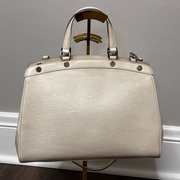 Louis Vuitton BreaEpi PM Elegant Handbag in Ivory with dust bag